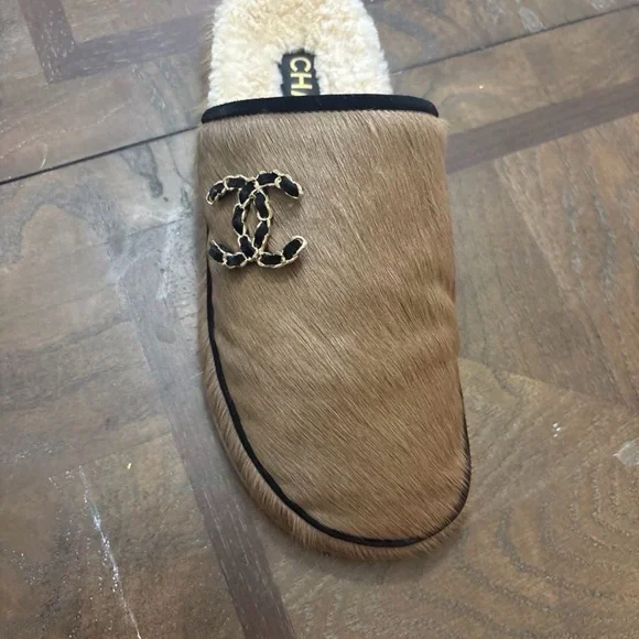 Tan Fur Slippers with Logo - Picture 3 of 8